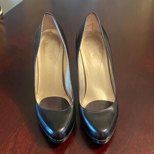 Guess Black Leather Pointed Pumps with Gold Insole